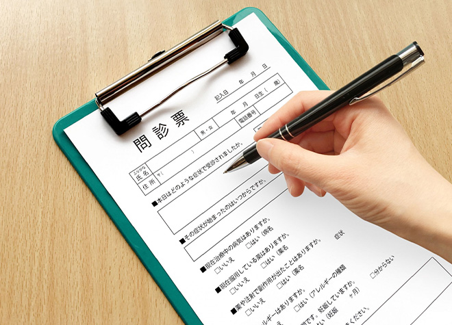 受付・問診票の記入